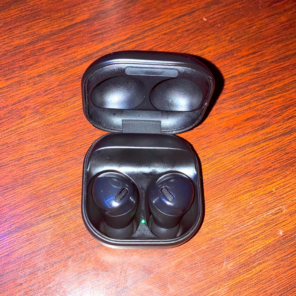 I’m selling a Samsung galaxy buds pro